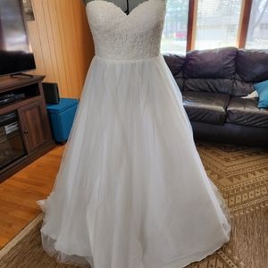 Essence of Australia Wedding Dress